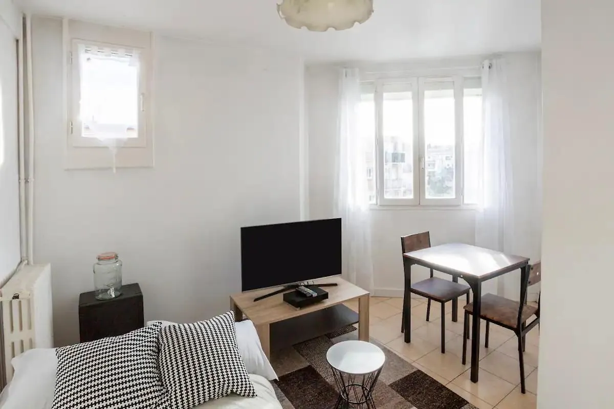 Charmant Appartement Pour 3 Personnes A Bagneux Bagneux  Apartment